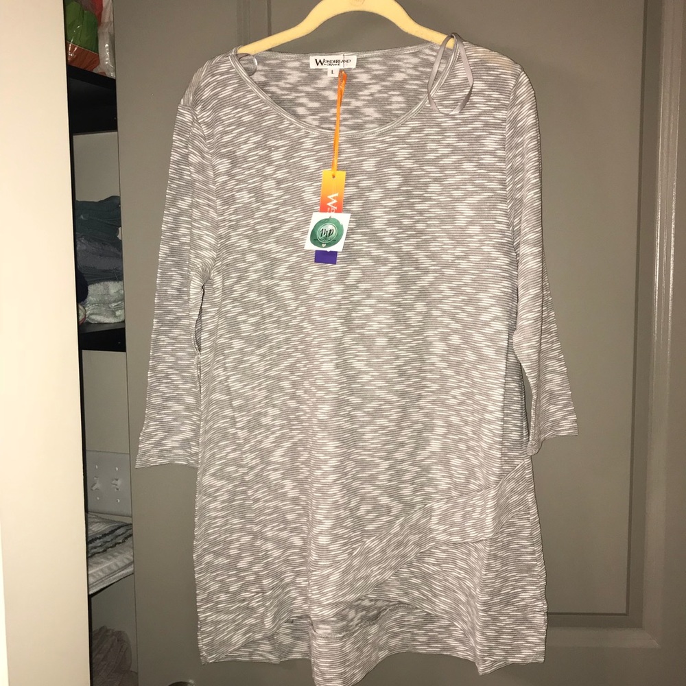 ✨FINAL SALE✨ONE SMALL LEFT! Gray and white tunic - Picture 5 of 6
